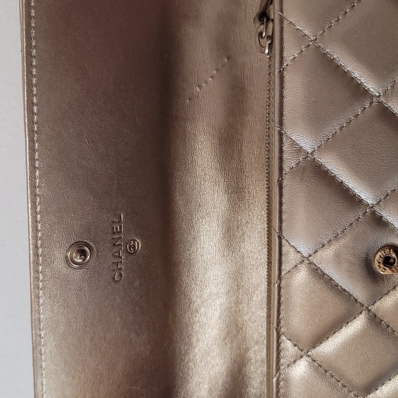 Chanel gold matelasse bifold lambskin wallet with box - Picture 2 of 8